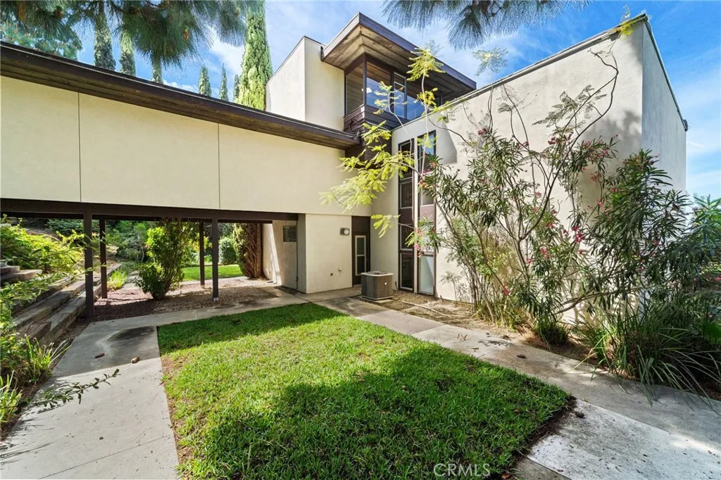 10951 Hunting Horn Drive, North Tustin, CA 92705