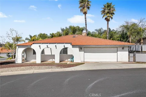 21930 San Joaquin Drive W, Canyon Lake, CA MLS: SW25058215