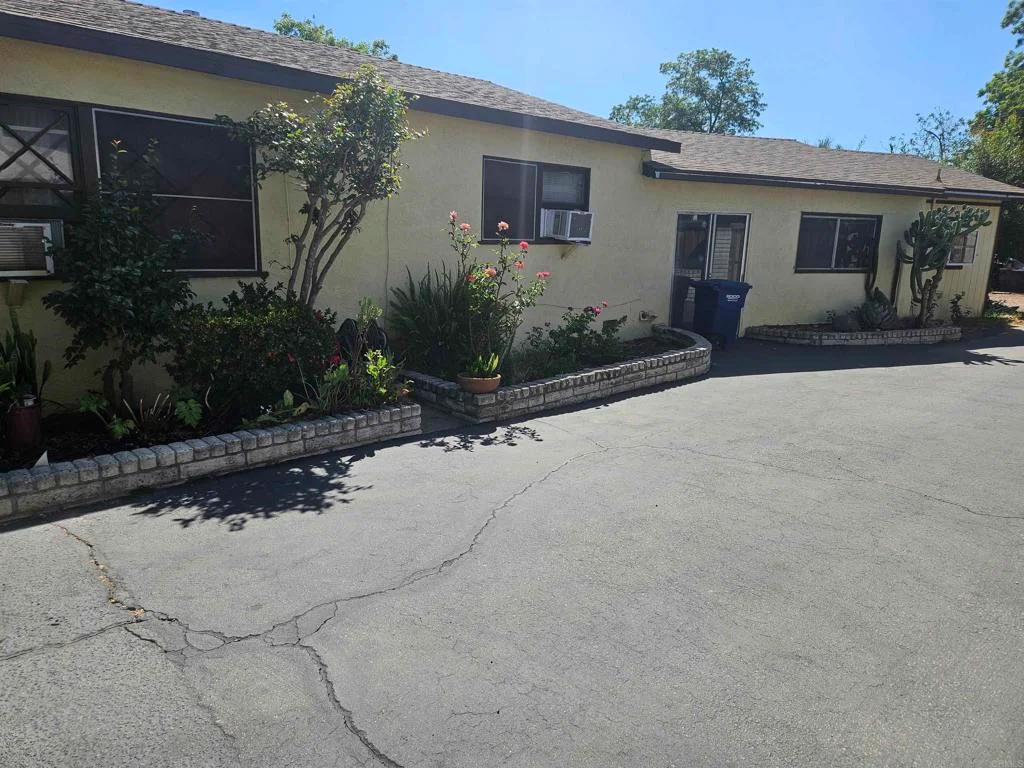 223 Robelini Drive, Vista, CA 92083