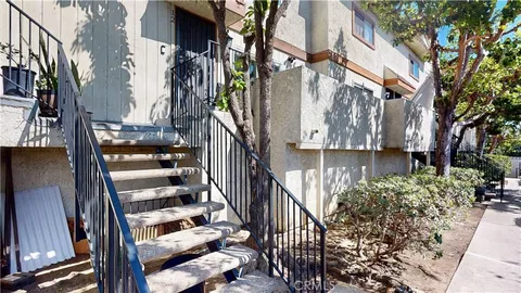 13080 Dronfield Avenue Unit 12, Sylmar, CA MLS: PW25049878
