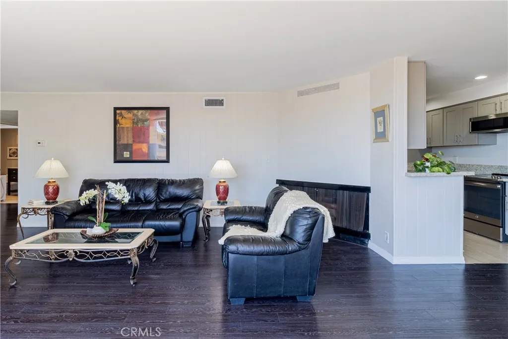 Additional image 2 of 2260 N North Cahuenga Boulevard Unit 302, Los Angeles, CA 90068