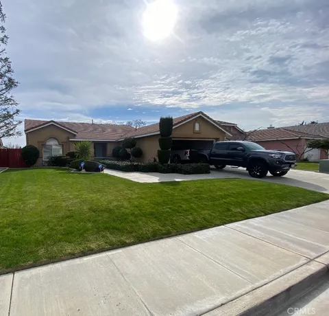 5911 Playa Del Sol Court, Bakersfield, CA MLS: SR25081872