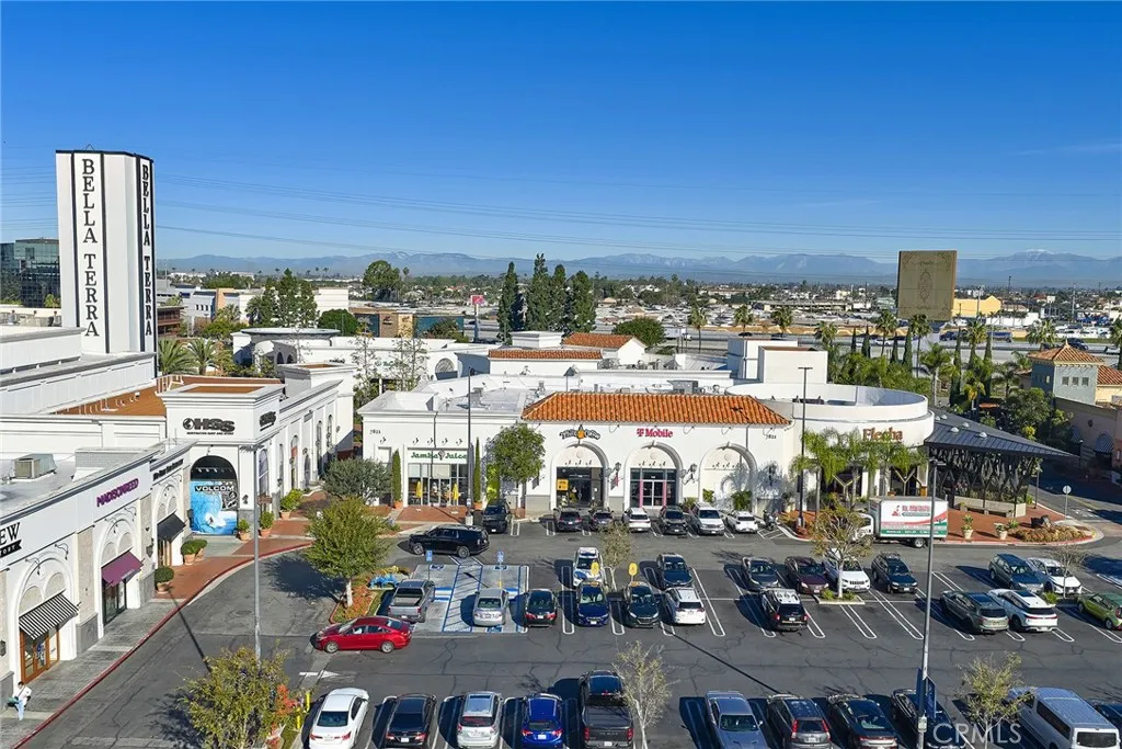 1266 Aura Circle, Huntington Beach, CA 92647