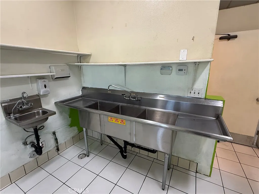 Additional image 11 of 18125 Saticoy Street, Reseda, CA 91335