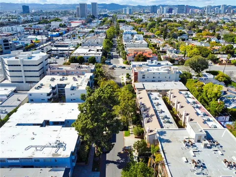 2223 S Bentley Avenue Unit 204, Los Angeles, CA MLS: TR25075474