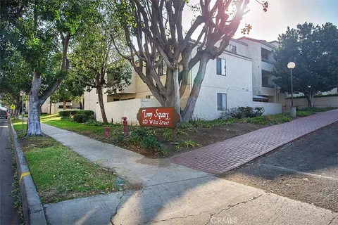 600 W 3rd Street Unit C207, Santa Ana, CA MLS: OC25068777