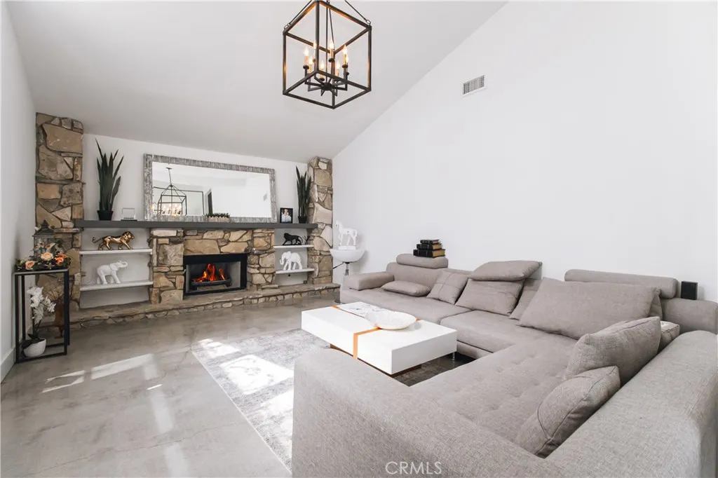 Additional image 3 of 19865 Hiawatha Street, Chatsworth, CA 91311