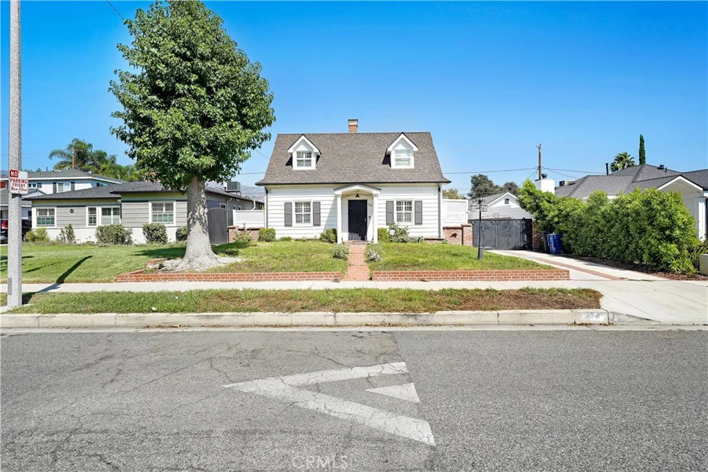 124 S Beachwood Dr, Burbank, CA 91506