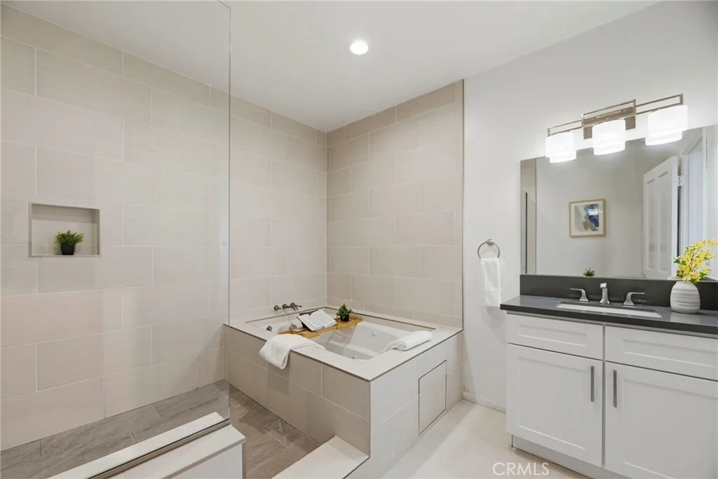 120 S Crescent Dr Unit 104, Beverly Hills, CA 90212