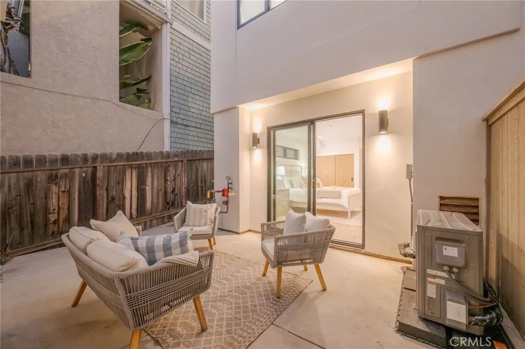 Additional image 120 of 89 Bayview Dr, Manhattan Beach, CA 90266