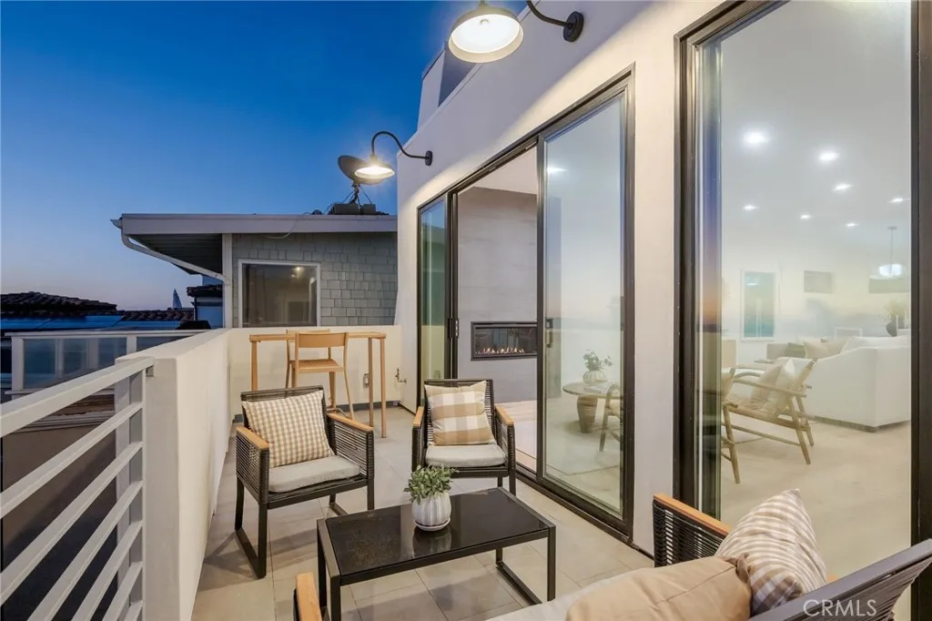 89 Bayview Dr, Manhattan Beach, CA 90266