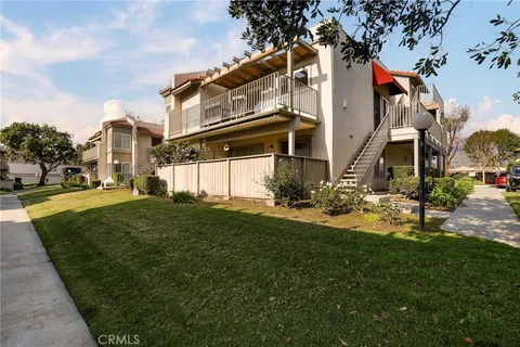 870 Cinnamon Lane Unit 60, Duarte, CA 91010 - MLS#: CV25021483