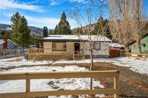 955 Apple Avenue, Wrightwood, CA MLS: CV25053105