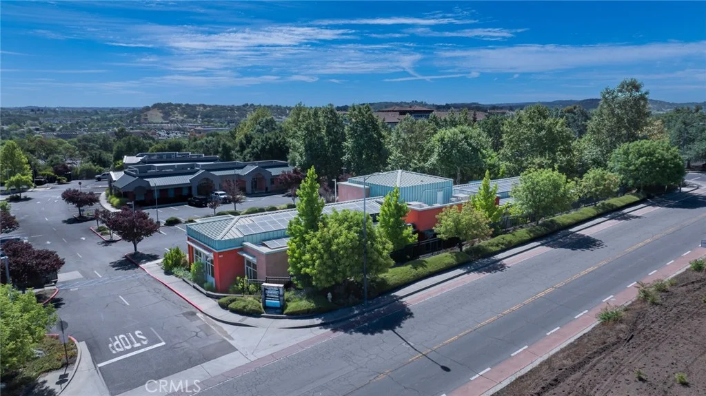 102 S Vine St, Paso Robles, CA 93446
