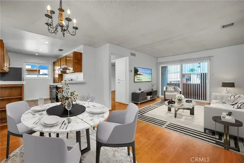 5414 Newcastle Avenue Unit 49, Encino, CA MLS: SR25032480