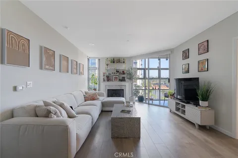 171 N Church Lane Unit 306, Los Angeles, CA MLS: SR25107460