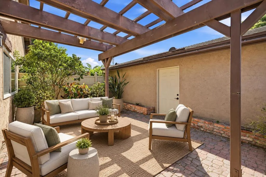 554 Fruit Tree Way, Oceanside, CA 92058 photo 2