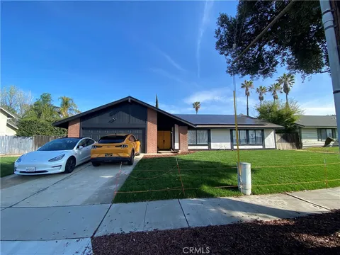 890 W Bohnert Avenue, Rialto, CA MLS: CV25041080