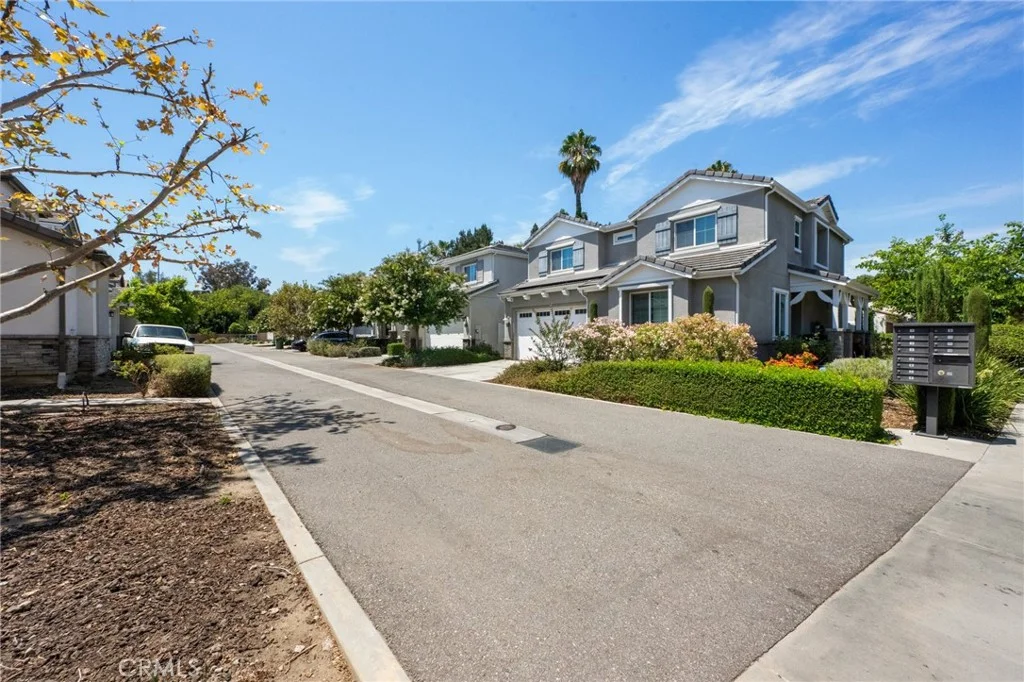 15607 W Lilli Way, Van Nuys, CA 91406