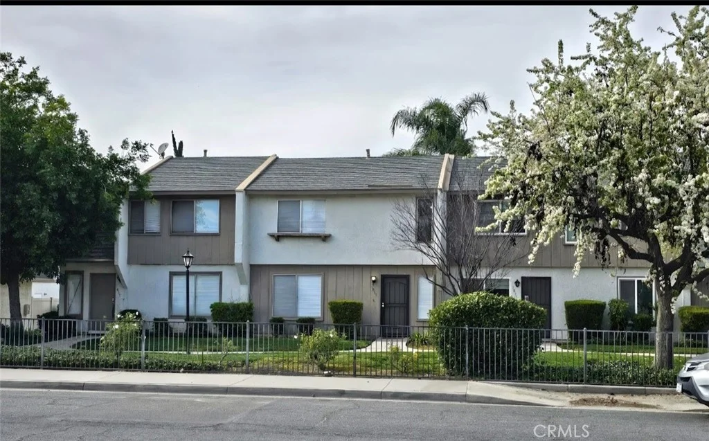 1015 Clark St, Riverside, CA 92501 photo 2