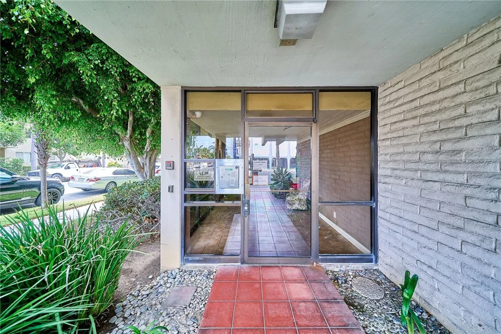 605 Redondo Avenue Unit 203, Long Beach, CA 90814