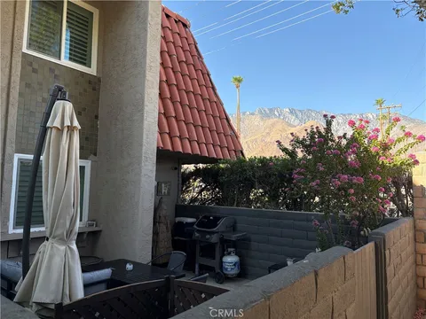 2298 N Indian Canyon Drive Unit A, Palm Springs, CA MLS: TR25035862
