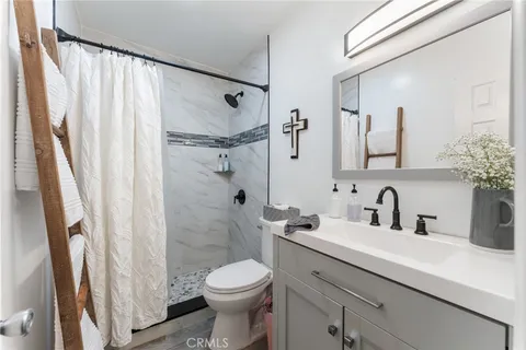 5870 Benner Street Unit 304, Los Angeles, CA MLS: CV25089225