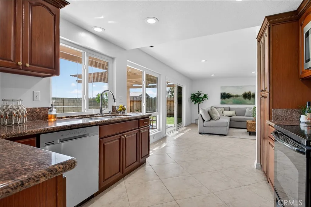 Additional image 4 of 11244 Snowdrop Ave, Fountain Valley, CA 92708