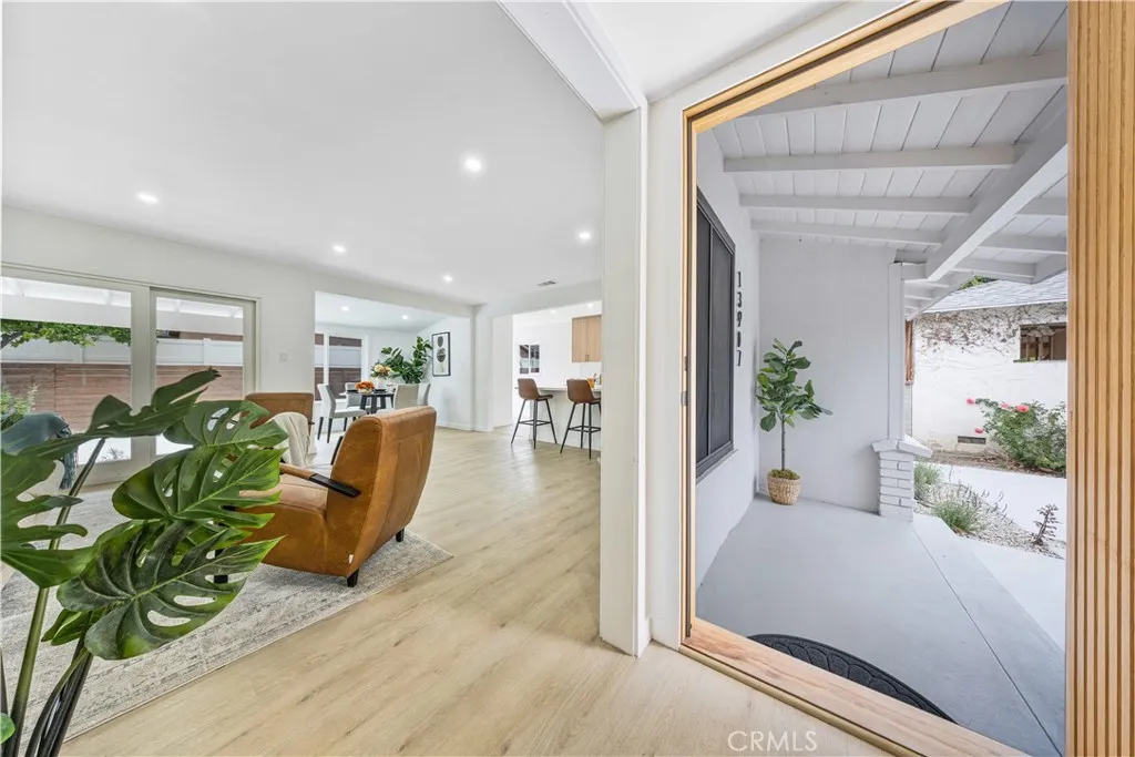 Additional image 8 of 13907 Wyandotte St, Van Nuys, CA 91405