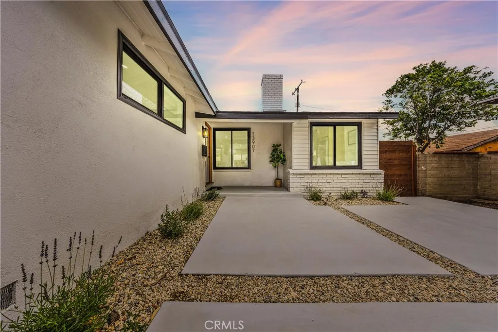 Additional image 60 of 13907 Wyandotte St, Van Nuys, CA 91405