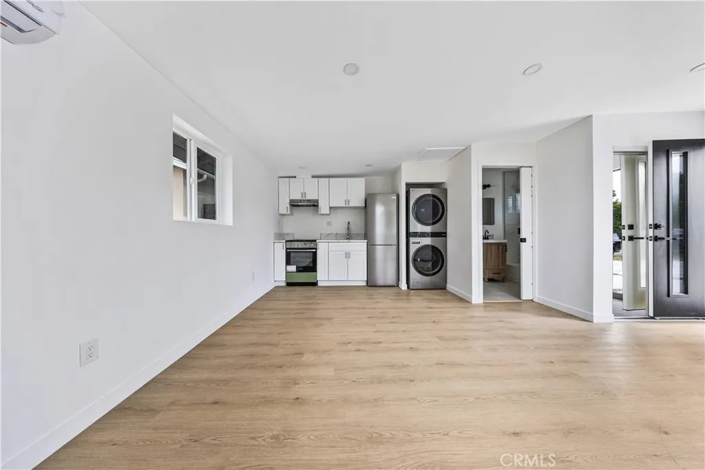 Additional image 6 of 13907 Wyandotte St, Van Nuys, CA 91405