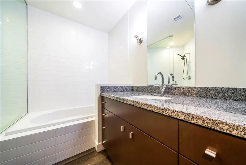 Additional image 18 of 1100 Wilshire Blvd Unit 2707, Los Angeles, CA 90017