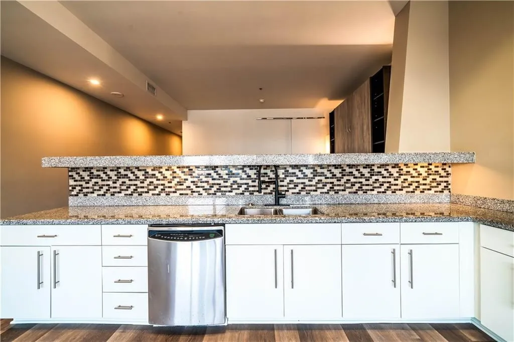 Additional image 9 of 1100 Wilshire Blvd Unit 2707, Los Angeles, CA 90017