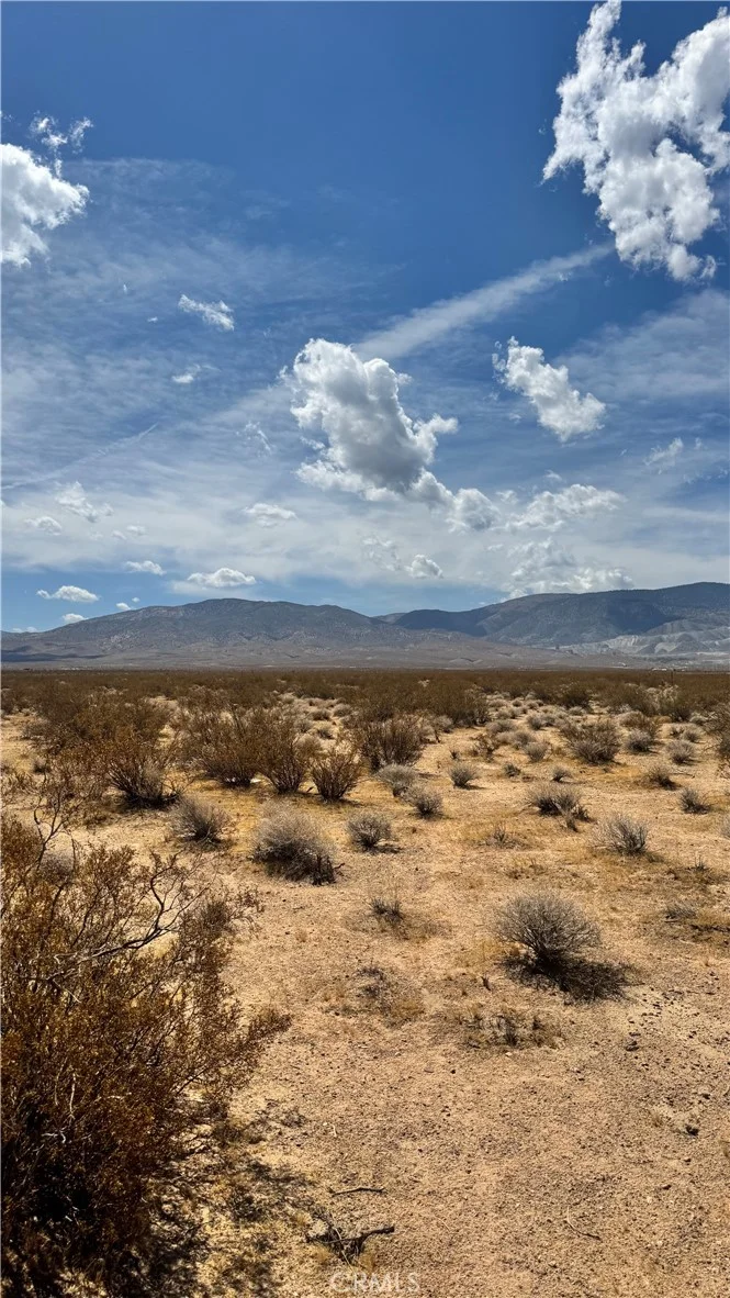 Sutter Rd, Lucerne Valley, CA 92356