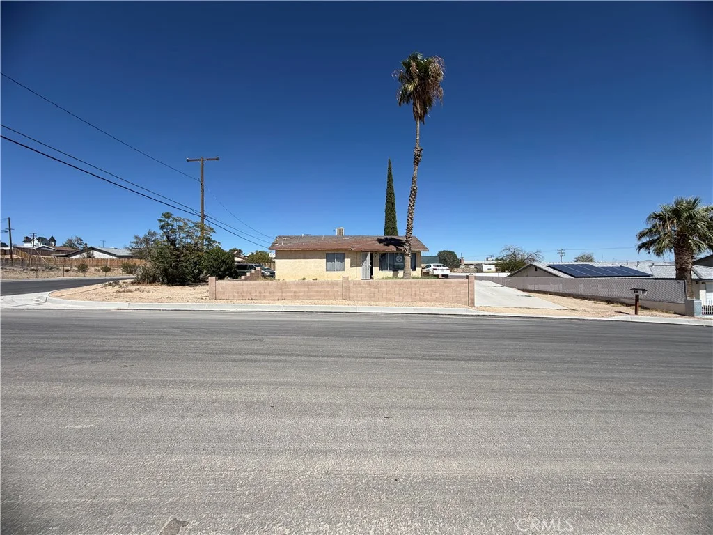 301 Juniper St, Barstow, CA 92311 photo 3