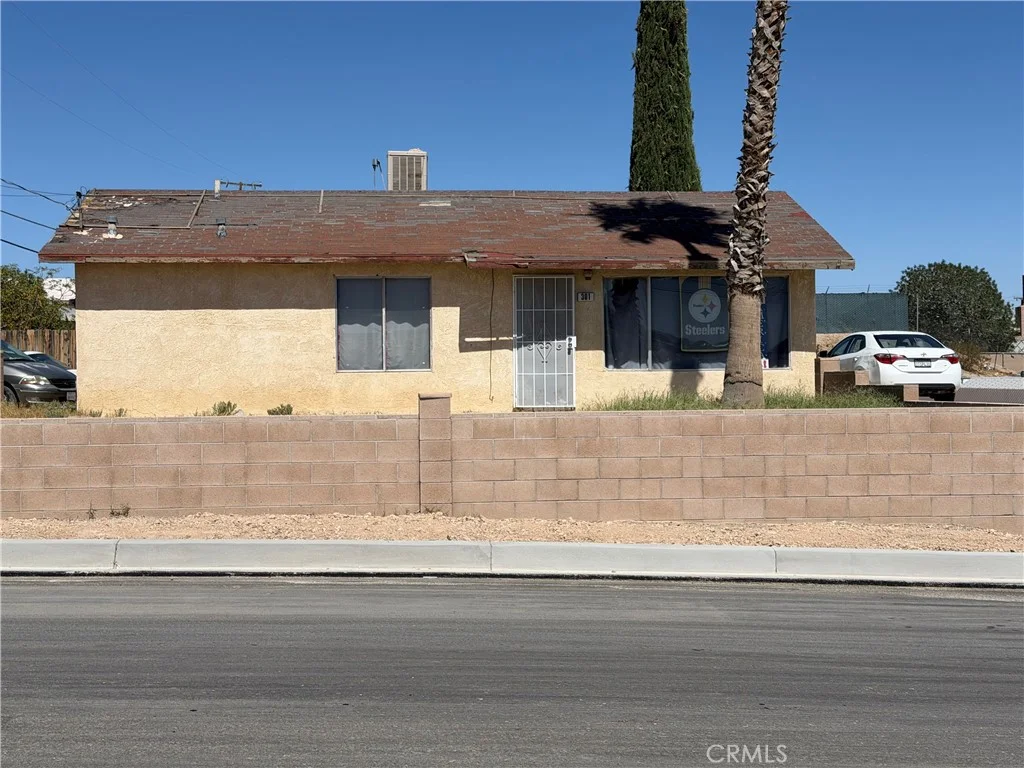301 Juniper St, Barstow, CA 92311 photo 4