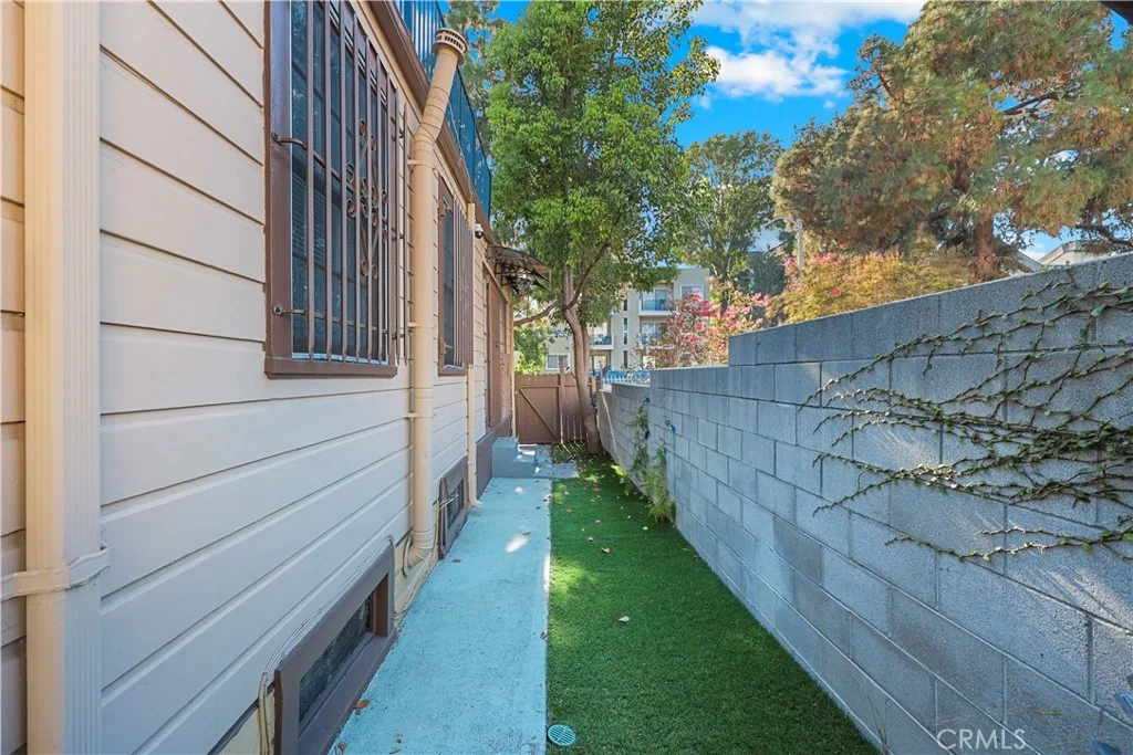 428 S Hoover St, West Los Angeles, CA 90020