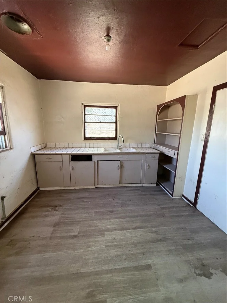 2961 11th St, Riverside, CA 92507 photo 4