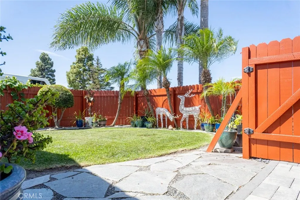 Additional image 3 of 16042 Warren Ln, Huntington Beach, CA 92649