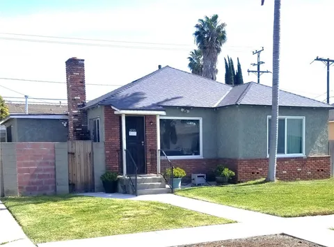 2122 N Locust Avenue, Compton, CA 90221 - MLS#: SB25063249
