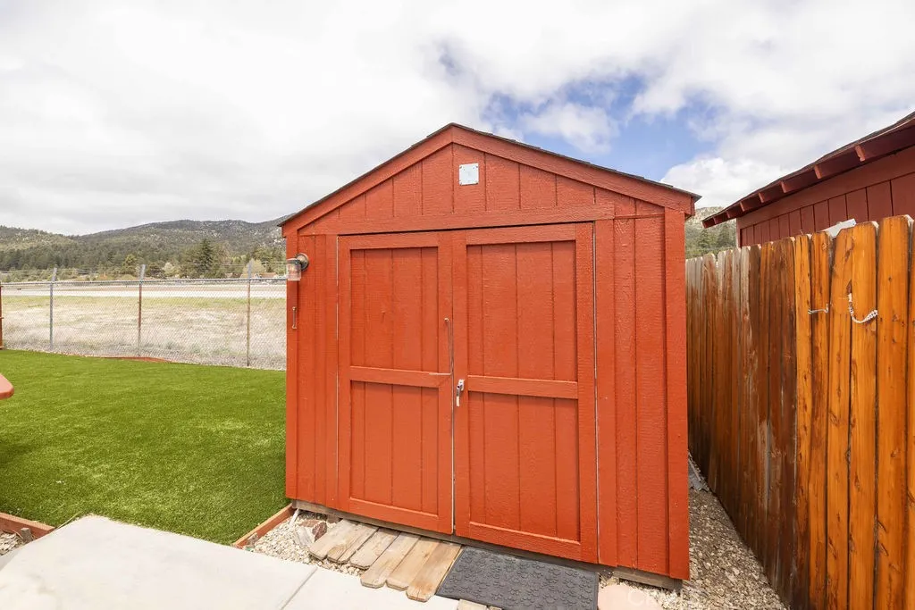 Additional image 33 of 1035 W Fairway Blvd, Big Bear City, CA 92314