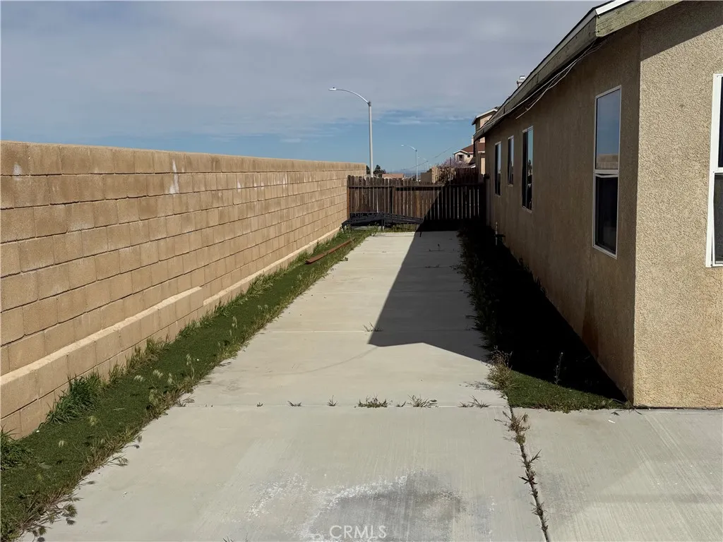 11711 Cliffwood Rd, Victorville, CA 92392