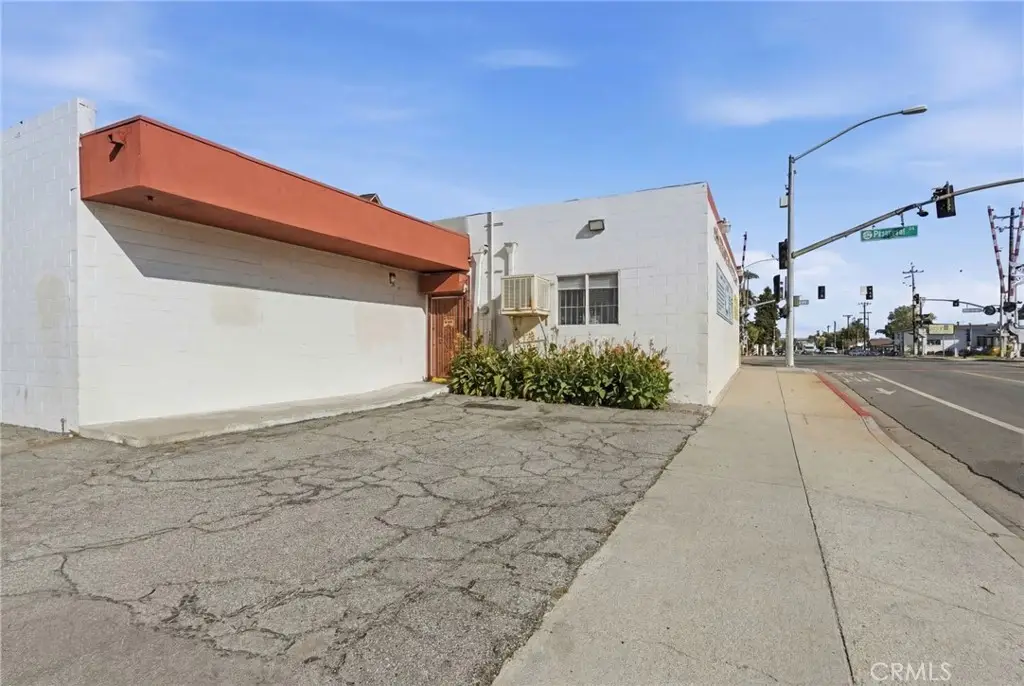 809 S Willowbrook Ave, Compton, CA 90220 photo 2