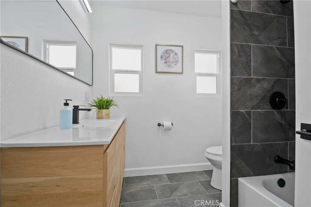 Additional image 24 of 5319 6th Ave, Los Angeles, CA 90043