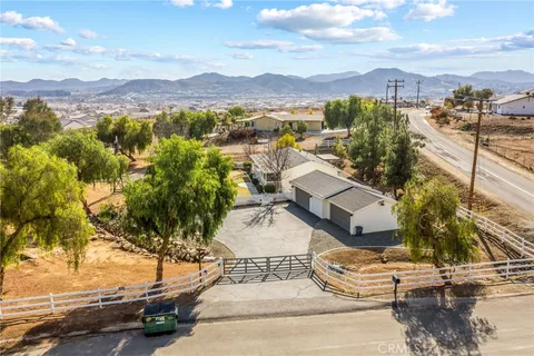 24765 Las Flores Drive, Menifee, CA MLS: IV25013454