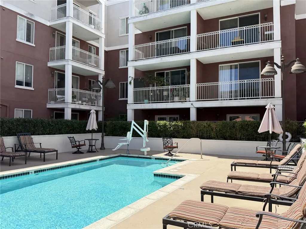 Additional image 2 of 3740 Santa Rosalia Unit 425, Los Angeles, CA 90008