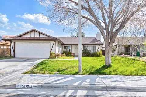 43852 Estrella Lane, Lancaster, CA 93535 - MLS#: HD25060930