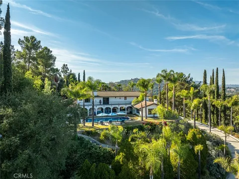 420 Inverness Drive, La Canada Flintridge, CA 91011 - MLS#: GD25024617