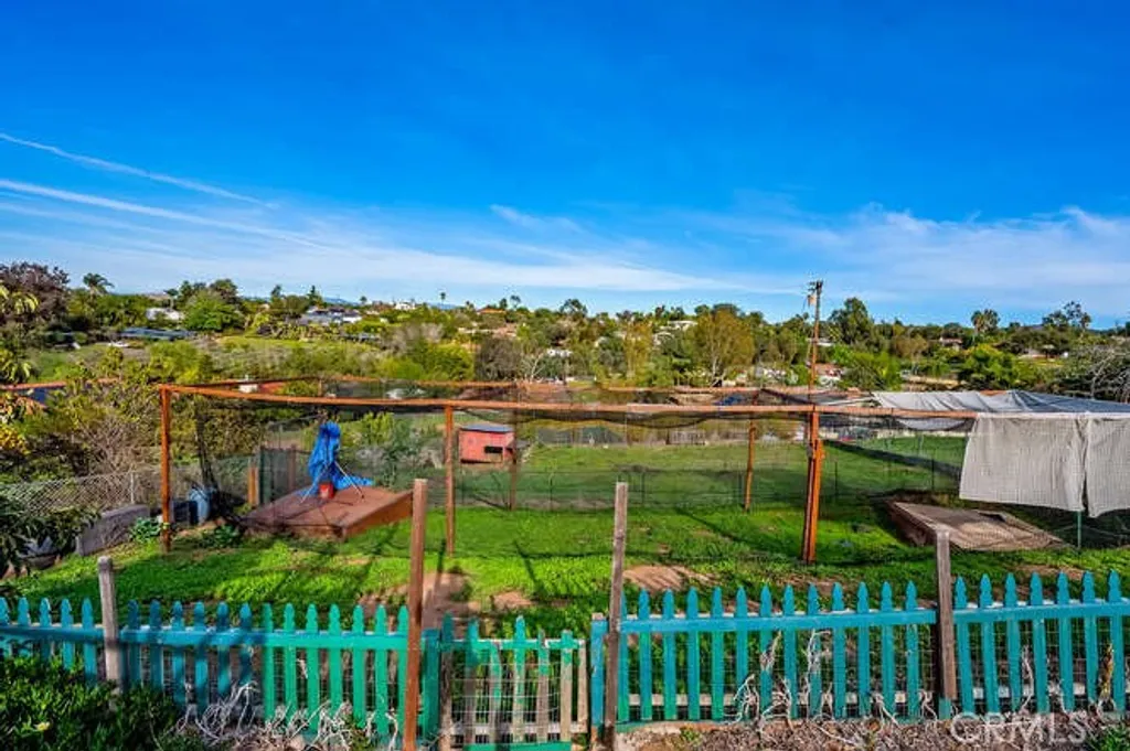Additional image 3 of 2913 Harris Dr, Vista, CA 92084