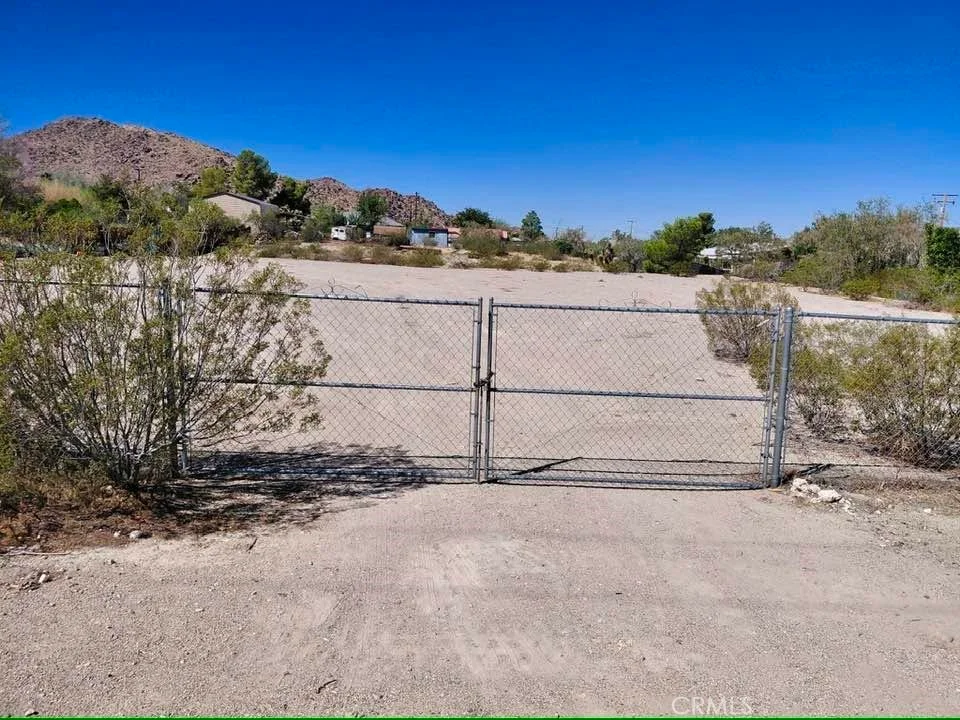 9268 Mesa Rd, Lucerne Valley, CA 92356 photo 2